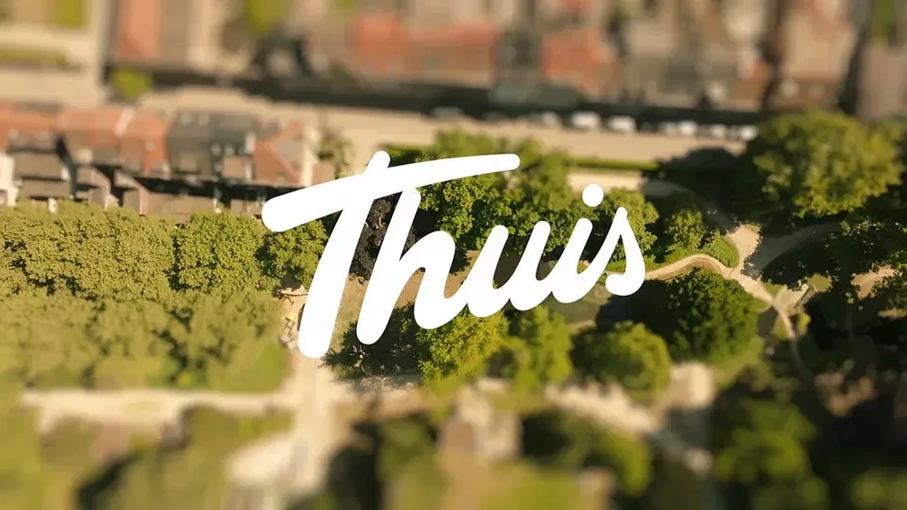 خلفية لـ Thuis