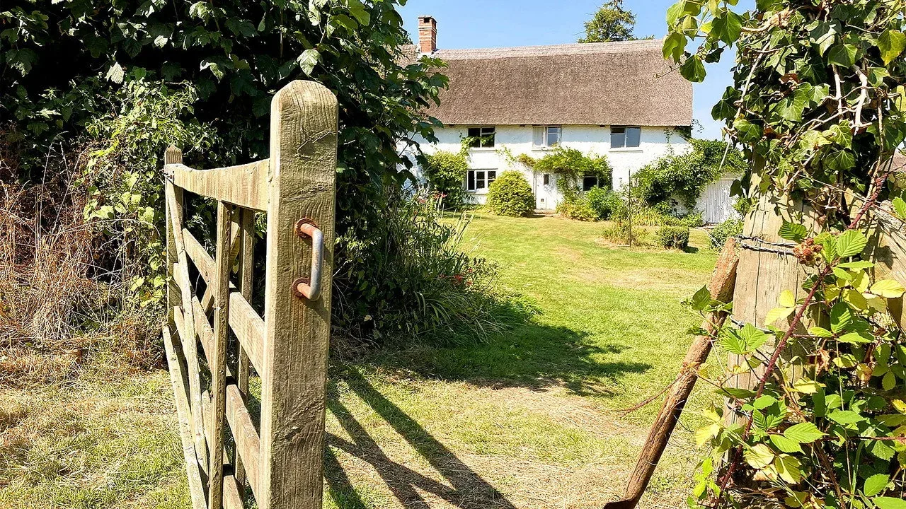 Фоновое изображение для Escape to the Country