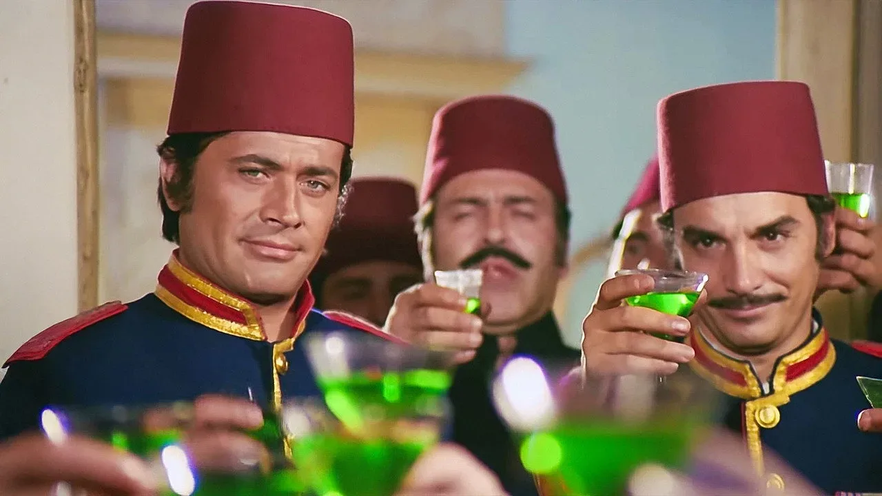 خلفية لـ Çöl Kartalı