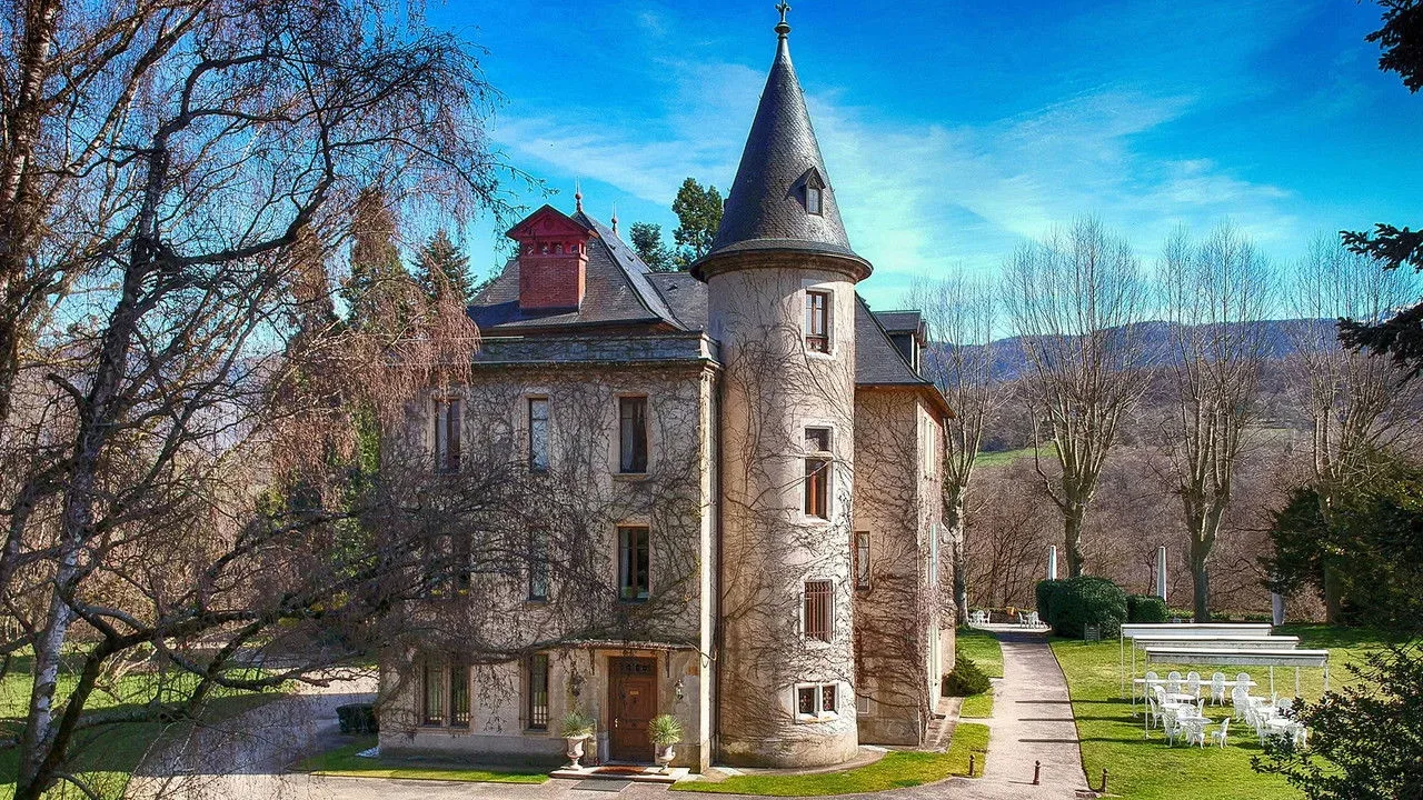 خلفية لـ Chateau DIY