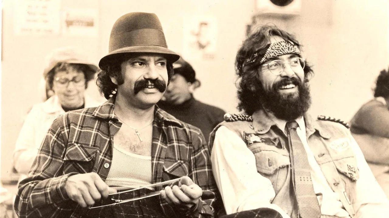 خلفية لـ Cheech ve Chong: Hala Tütüyor