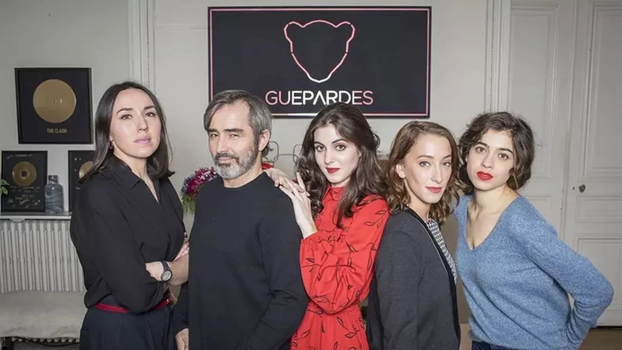 خلفية لـ Guépardes