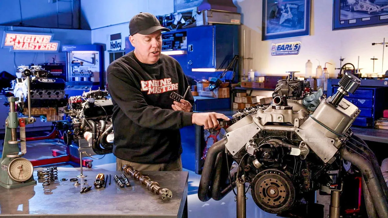 خلفية لـ Engine Masters