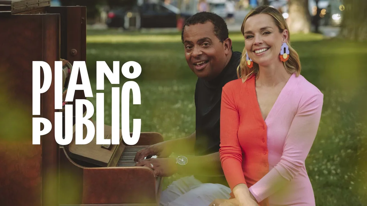 Фоновое изображение для Piano public