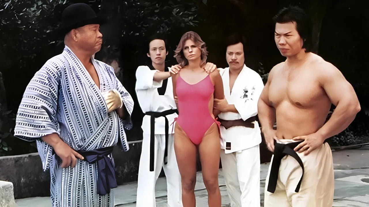 Bruce Strikes Back için arka plan görseli