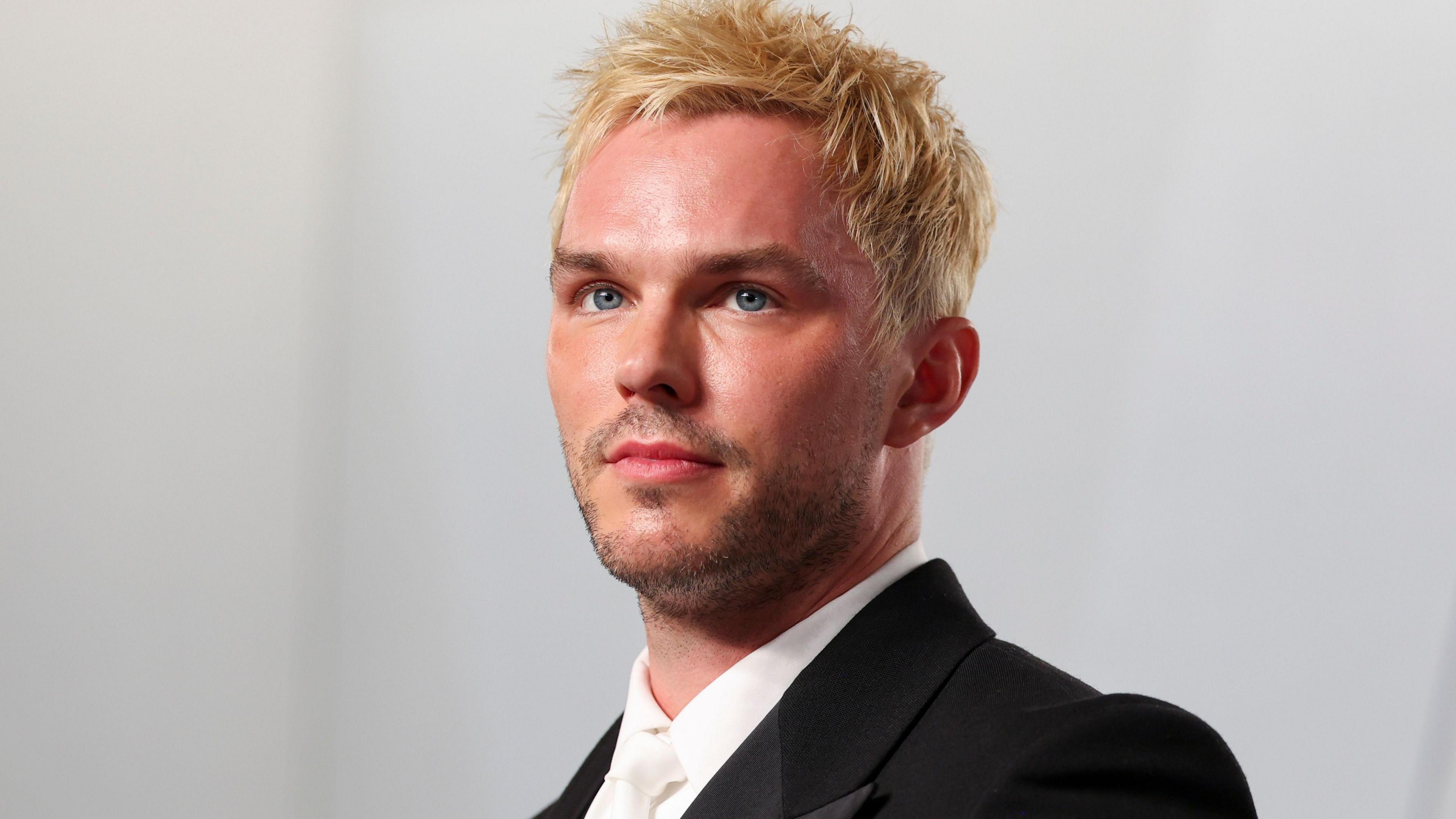 Hogwarts’a profesör atandı: Nicholas Hoult yeni Gilderoy Lockhart